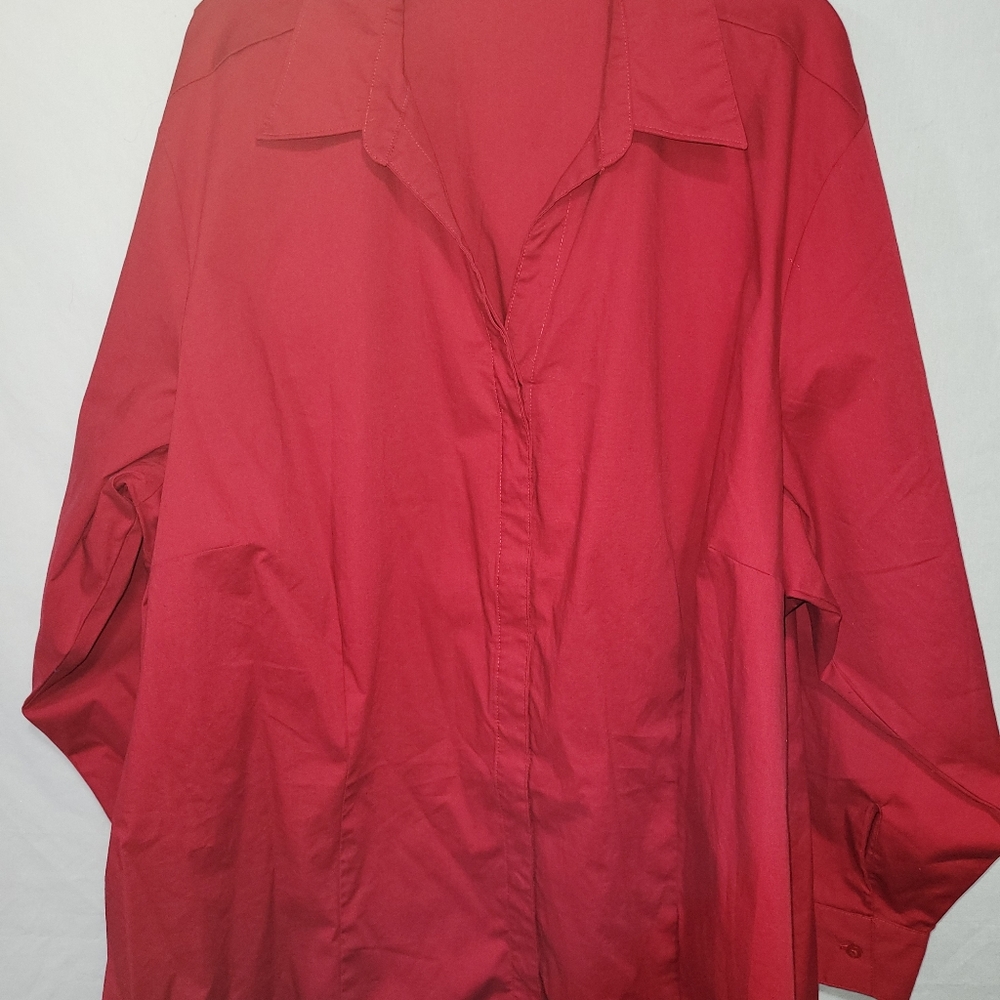 RED HIDDEN BUTTON FITTED TOP - Picture 6 of 6